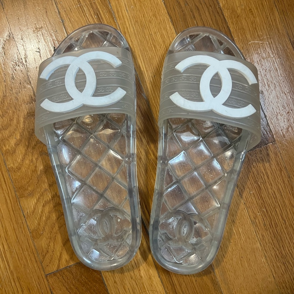 CHANEL Women’s Clear Jelly Slide Sandals
